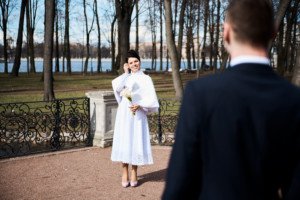 Свадебная фотосессия весной в Лопухинском саду 15