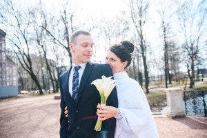 Свадебная фотосессия весной в Лопухинском саду 17