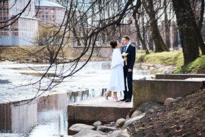 Свадебная фотосессия весной в Лопухинском саду 21
