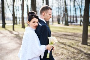 Свадебная фотосессия весной в Лопухинском саду 23